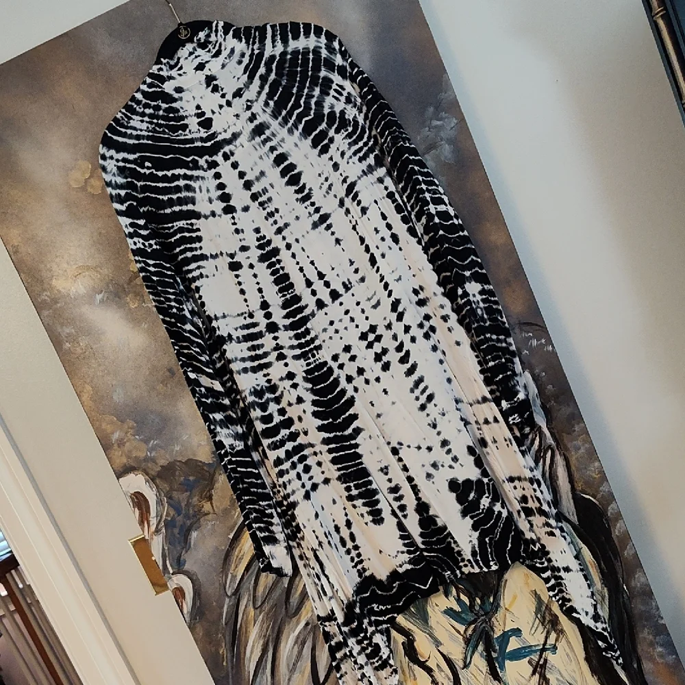 On Running Black and White Tunic Top - Picture 7 of 9